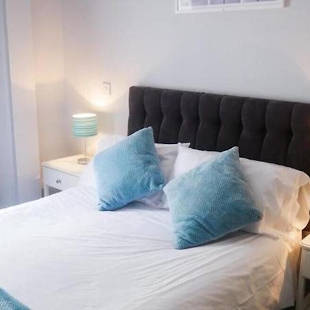 Wood Green Budget Rooms - Next To Mall & Metro Station - 10 Min To City Center Londres Exterior foto