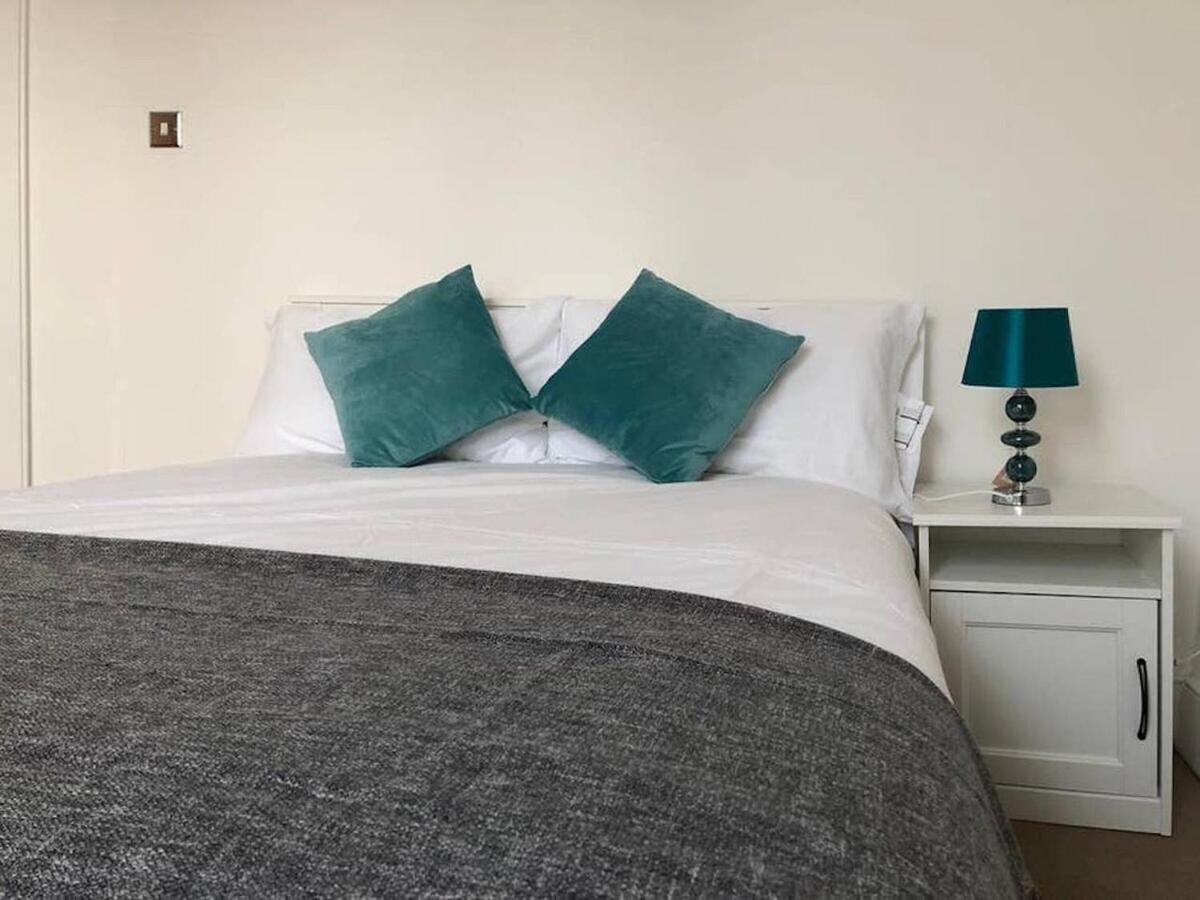 Wood Green Budget Rooms - Next To Mall & Metro Station - 10 Min To City Center Londres Exterior foto