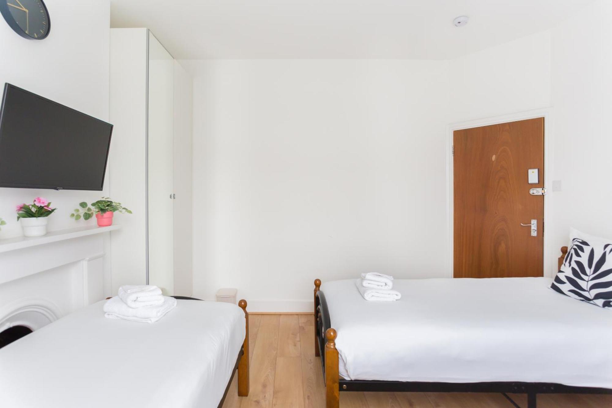 Wood Green Budget Rooms - Next To Mall & Metro Station - 10 Min To City Center Londres Exterior foto