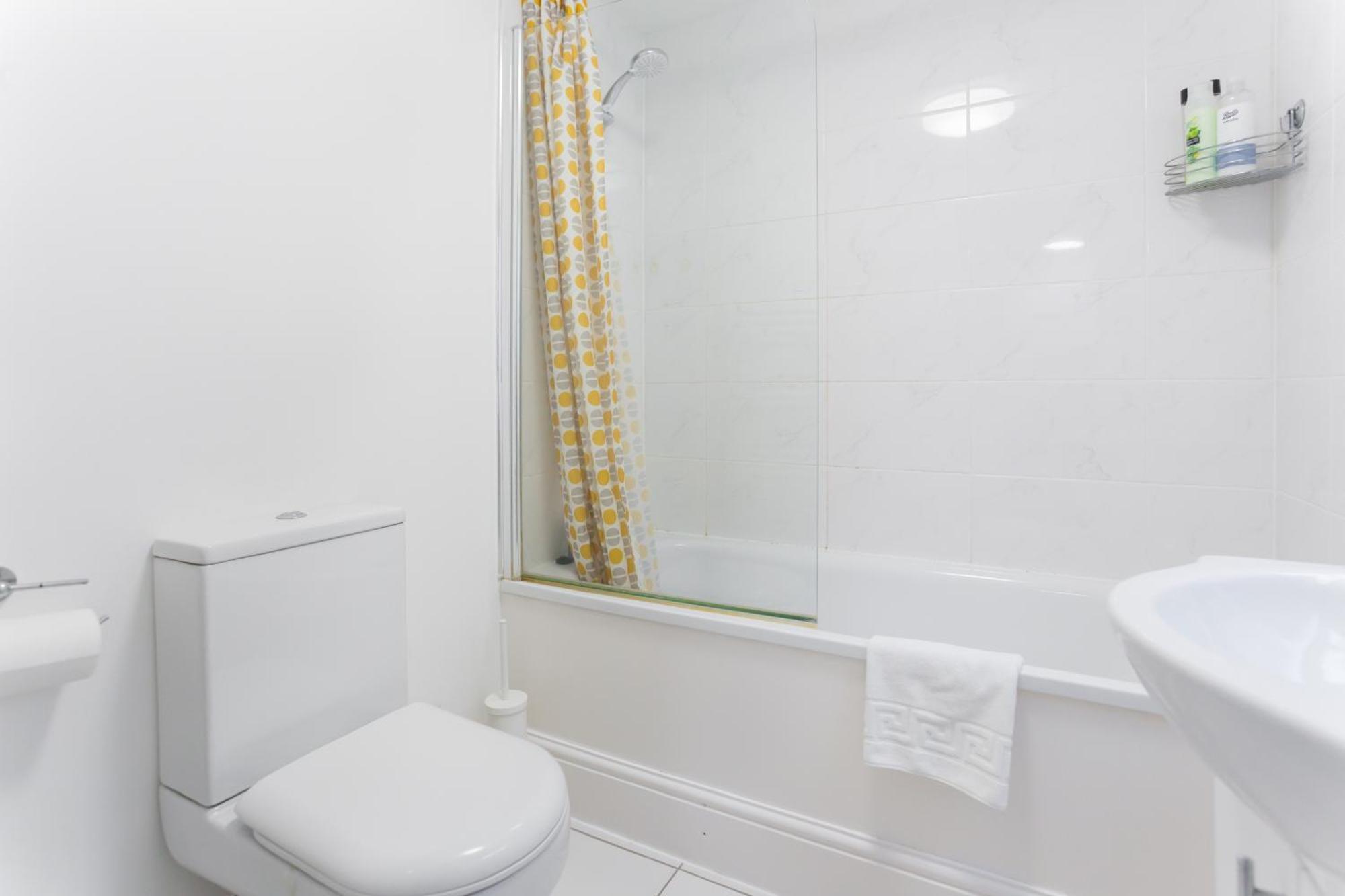 Wood Green Budget Rooms - Next To Mall & Metro Station - 10 Min To City Center Londres Exterior foto