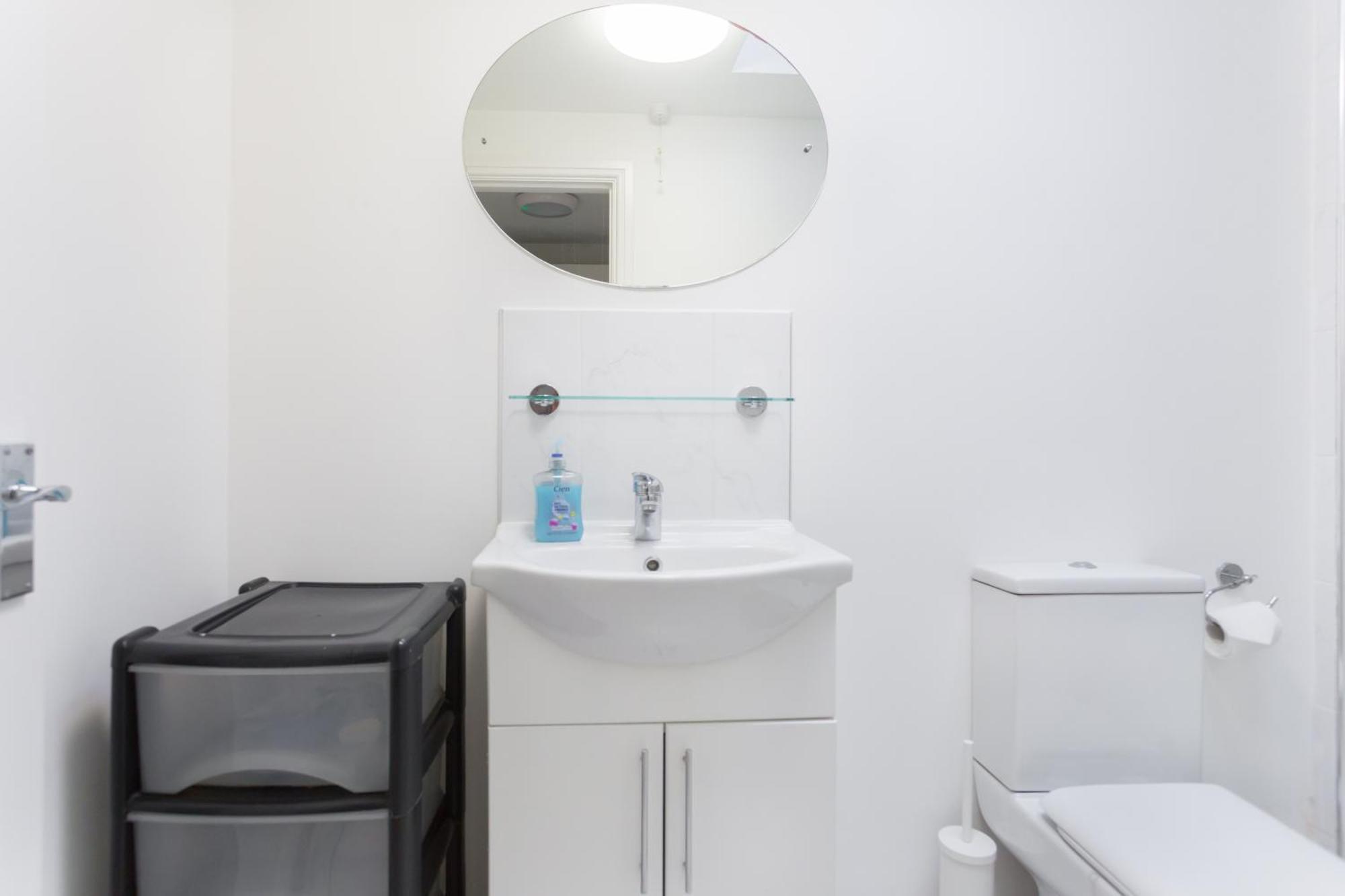 Wood Green Budget Rooms - Next To Mall & Metro Station - 10 Min To City Center Londres Exterior foto