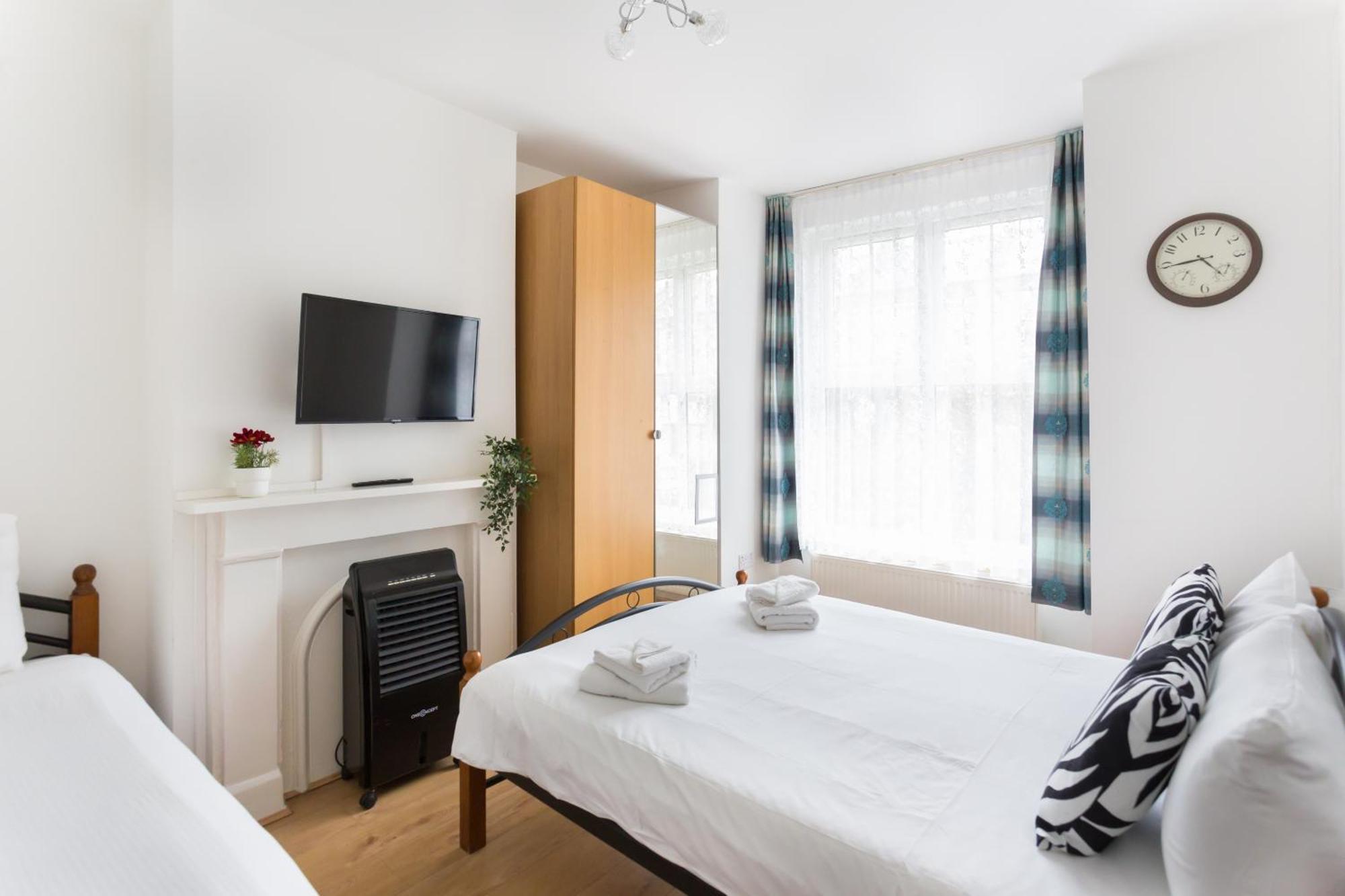 Wood Green Budget Rooms - Next To Mall & Metro Station - 10 Min To City Center Londres Exterior foto
