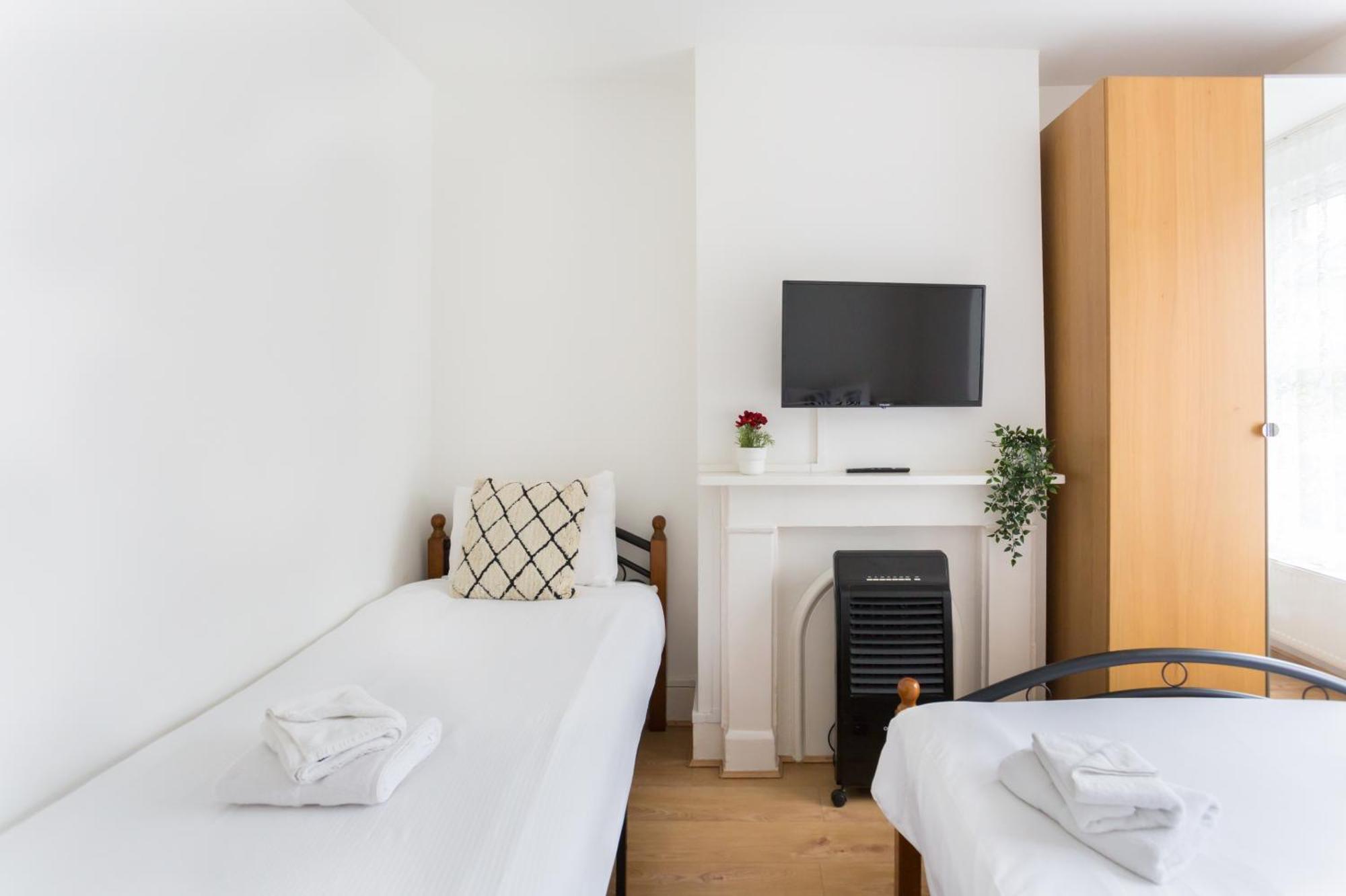 Wood Green Budget Rooms - Next To Mall & Metro Station - 10 Min To City Center Londres Exterior foto