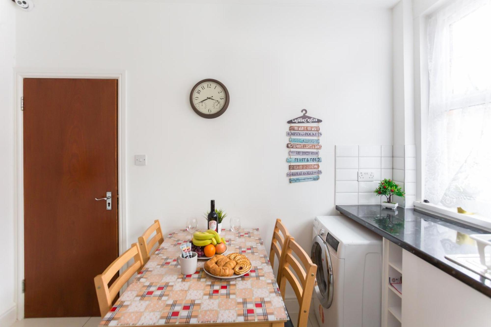 Wood Green Budget Rooms - Next To Mall & Metro Station - 10 Min To City Center Londres Exterior foto