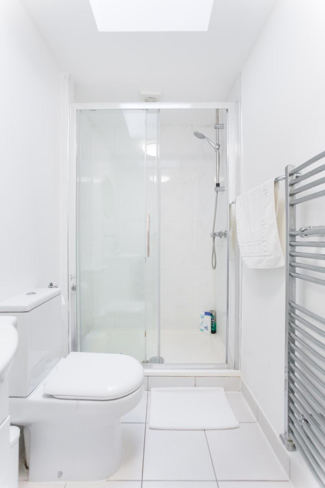Wood Green Budget Rooms - Next To Mall & Metro Station - 10 Min To City Center Londres Exterior foto