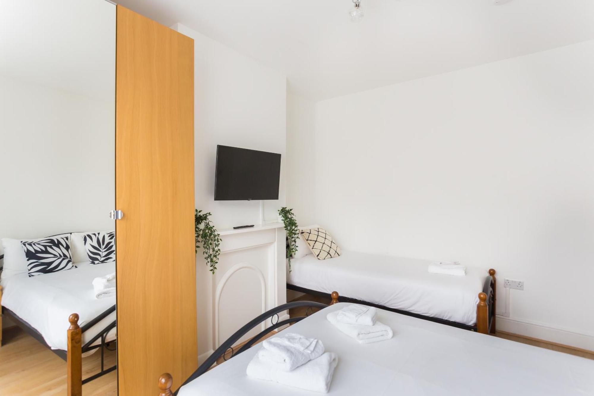 Wood Green Budget Rooms - Next To Mall & Metro Station - 10 Min To City Center Londres Exterior foto