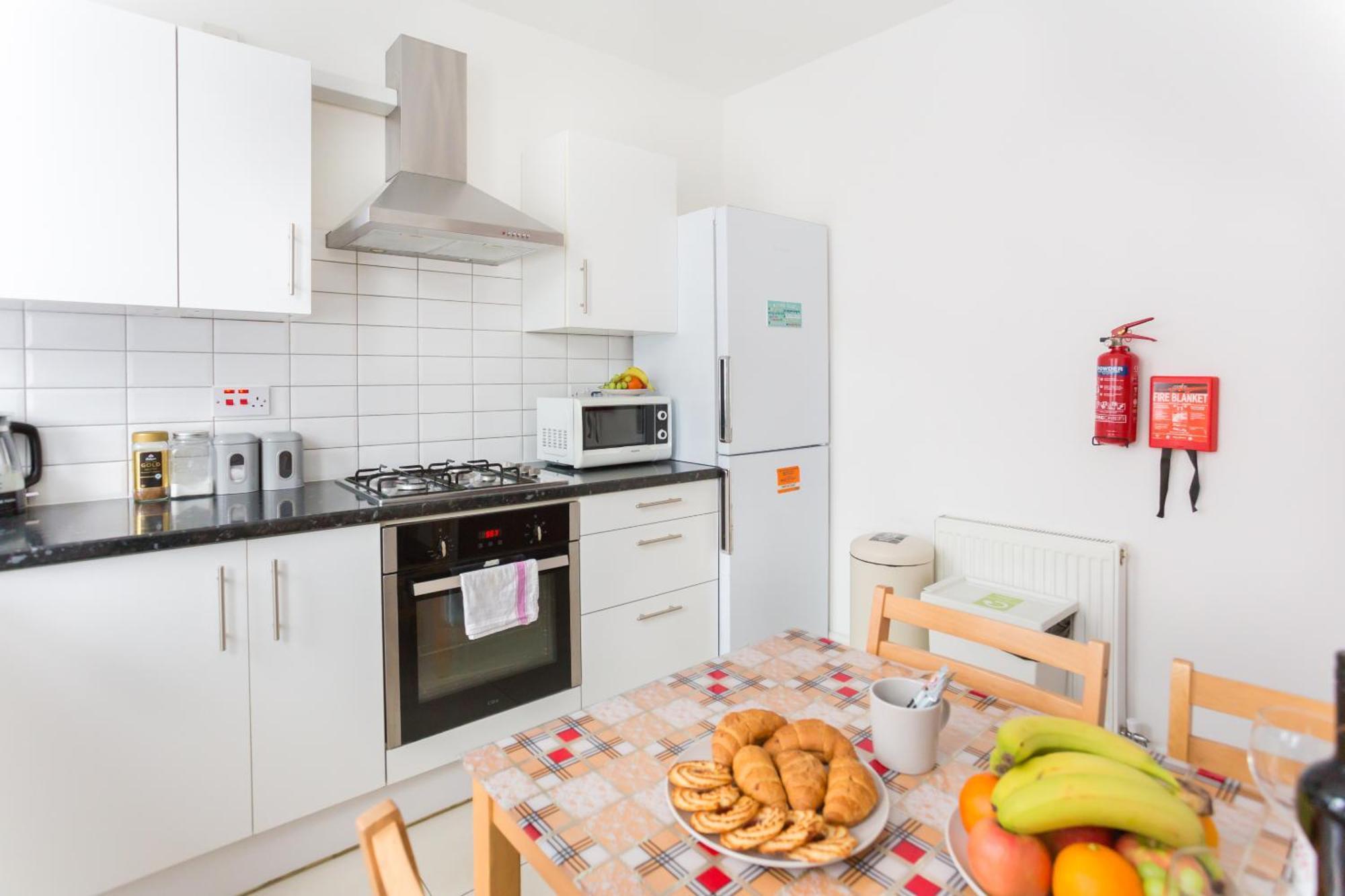 Wood Green Budget Rooms - Next To Mall & Metro Station - 10 Min To City Center Londres Exterior foto