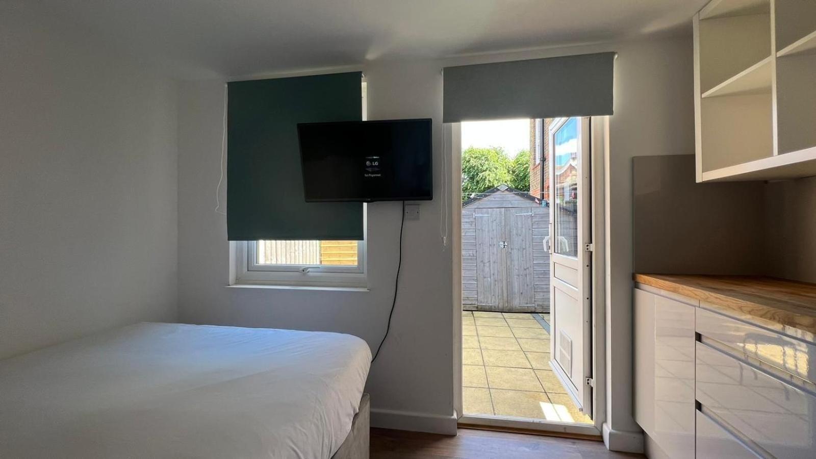 Wood Green Budget Rooms - Next To Mall & Metro Station - 10 Min To City Center Londres Exterior foto